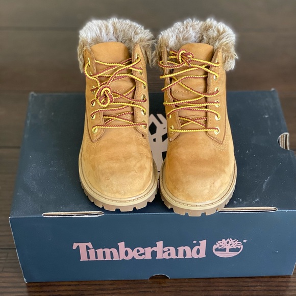 Toddler Girls Timberland Boots with Fur - Picture 7 of 7